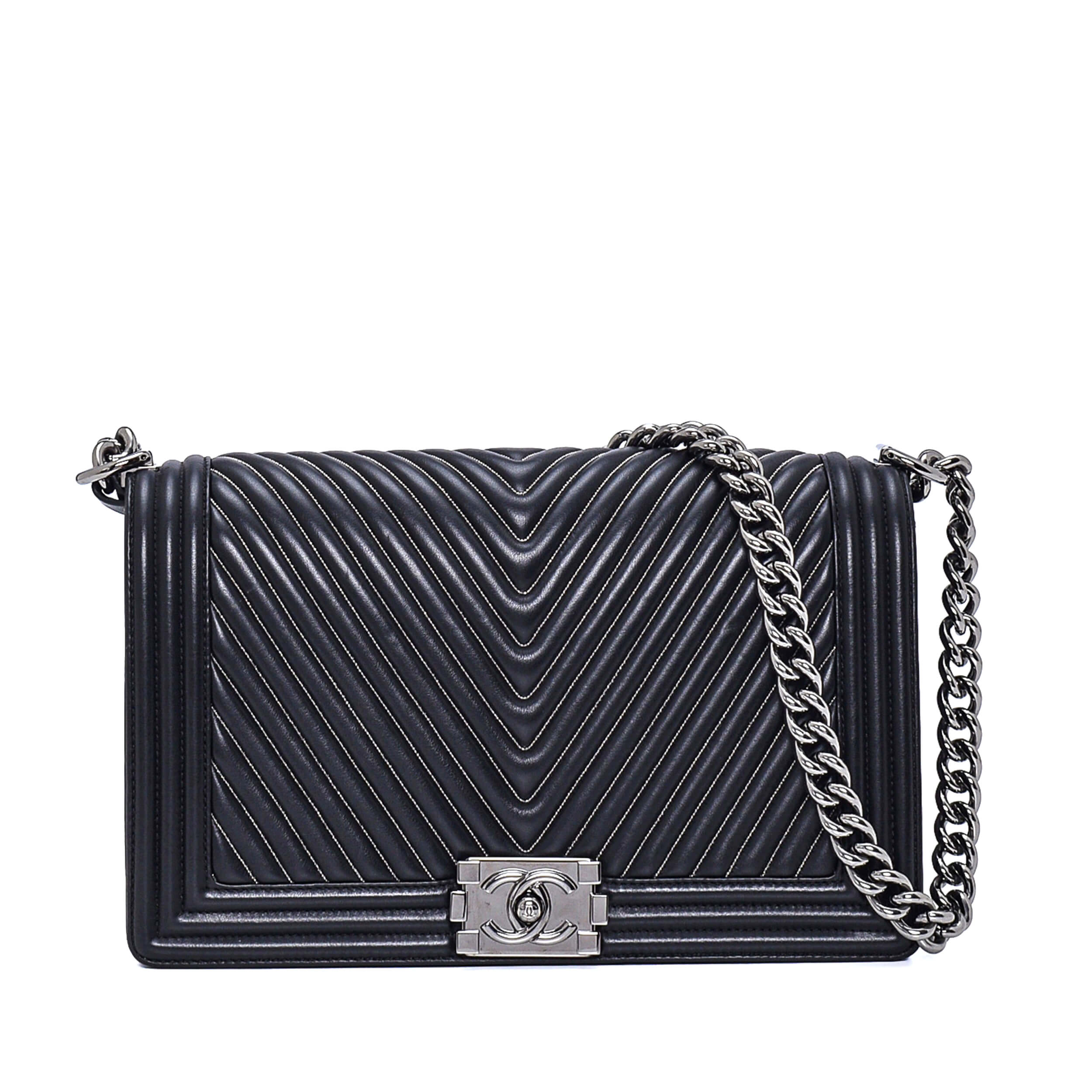 Chanel - Black Chevron Lambskin Leather Medium Boy Bag 